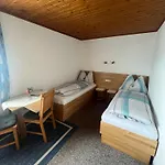 לינה וארוחת בוקר Haus Georg 3*